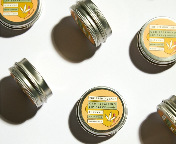 We work to Save the Bees.We heal with Cannabis　ミツバチを救う、地球を救う、人を癒す。